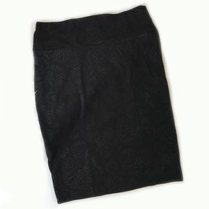 Black lularoe cassie skirt w/ floral print Large